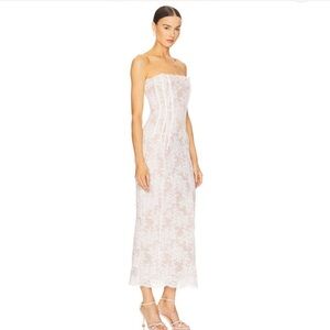 Elegant White Strapless Lace Dress